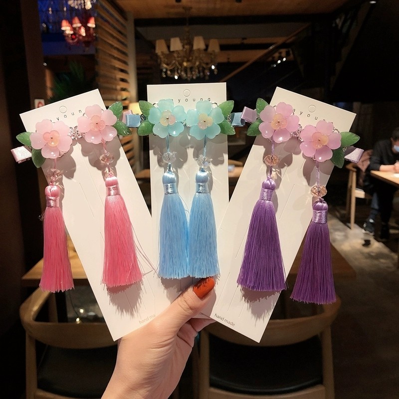 Retro Chinese style with Hanfu children's clip thumbnail