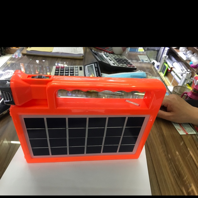 太阳能手提灯细节图