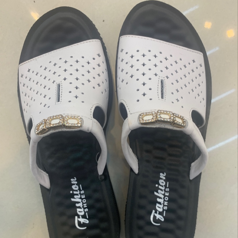 New summer slippers for women, fashionable and casual