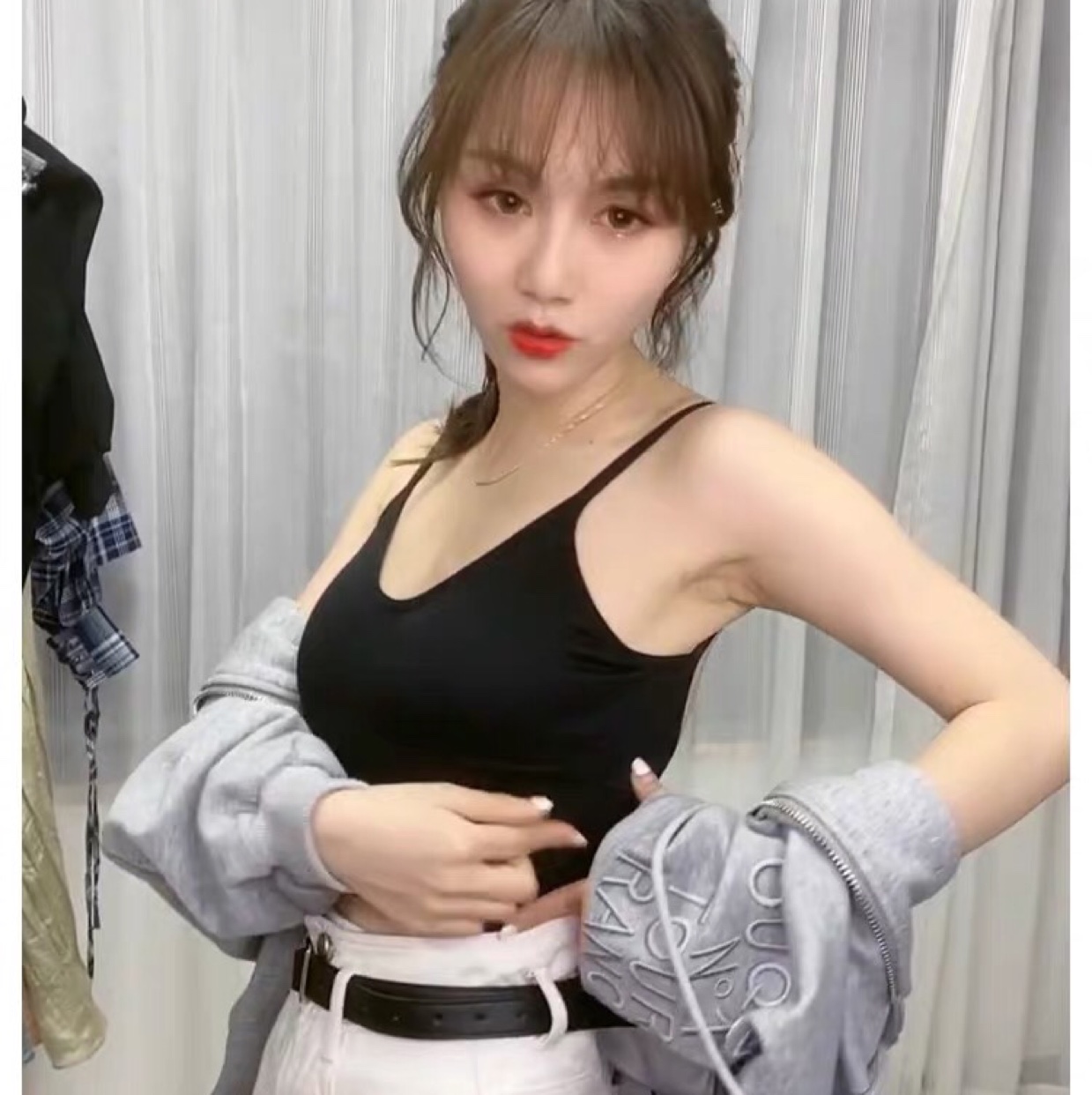 卡卡女装网红同款u型美背内衣吊带背心无钢圈带聚拢打底胸垫正版细节图