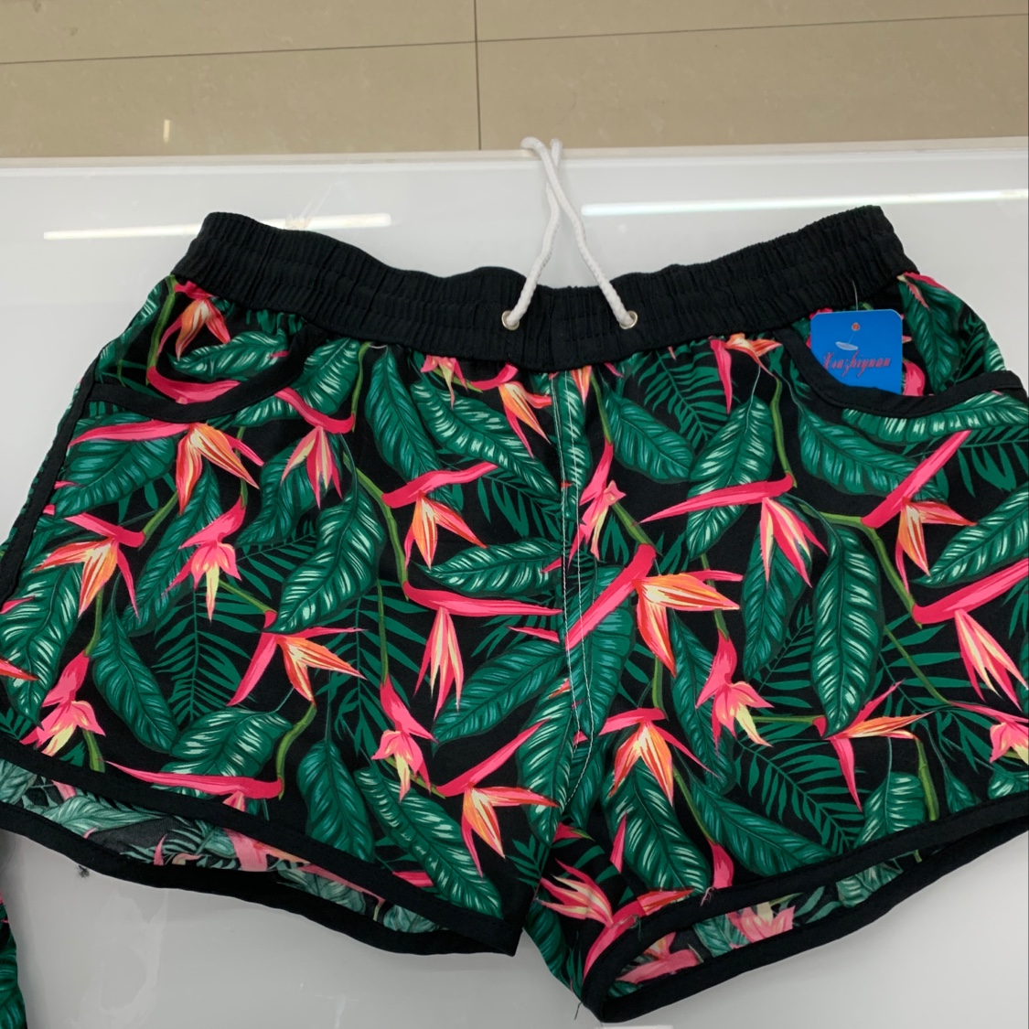 Red flower and green leaf couple beach pants details Picture
