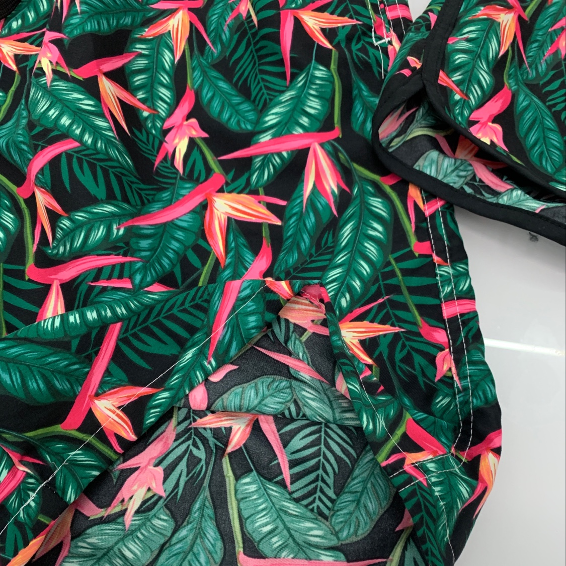 Red flower and green leaf couple beach pants Specification image