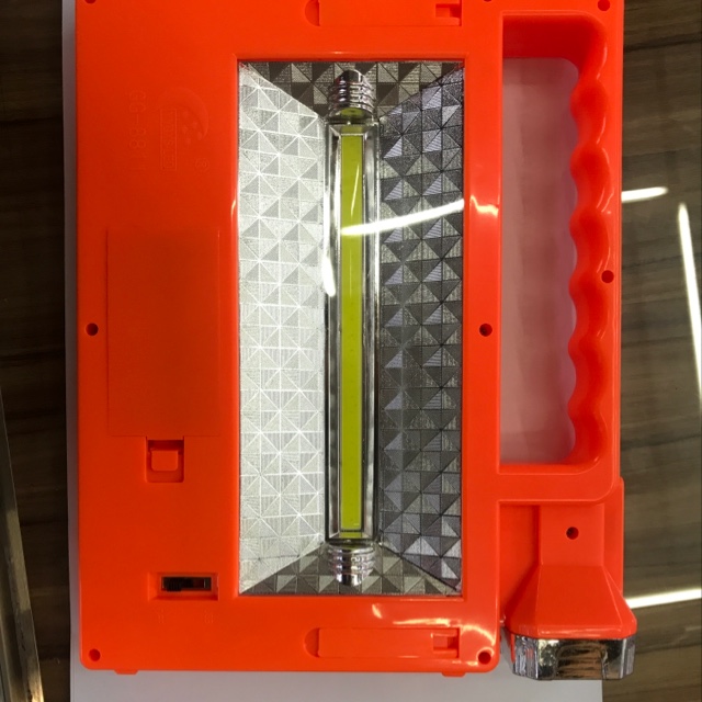 太阳能手提灯产品图