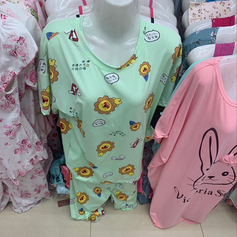 睡衣女