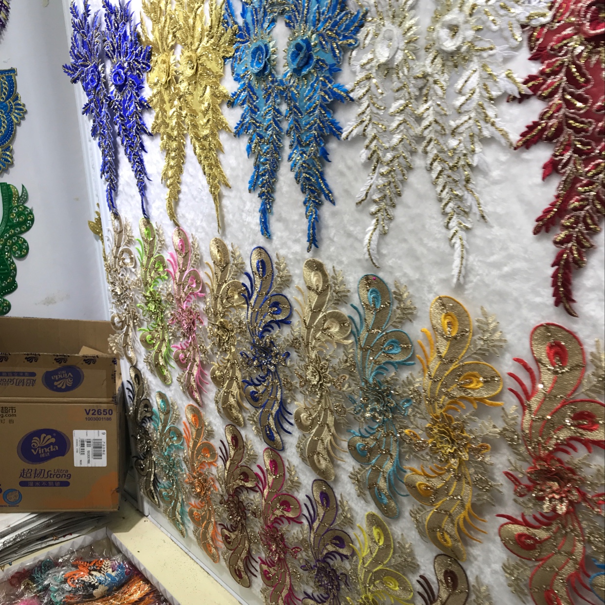 بجانب الزهور details Picture