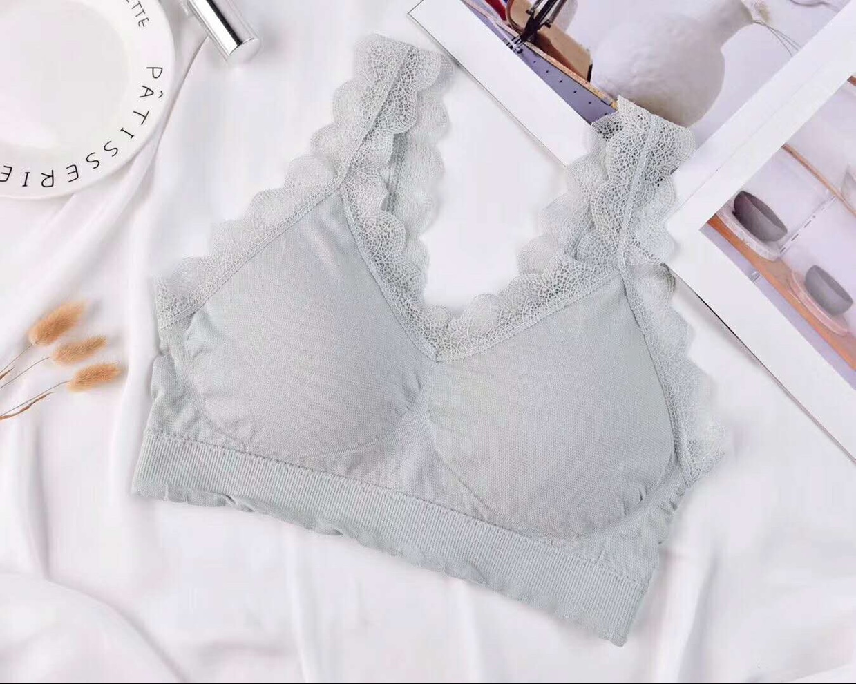 Lace Lingerie Women's Push-Up Bra Without Underwire Thin Seamless Student Girl Adjustable Bra details Picture