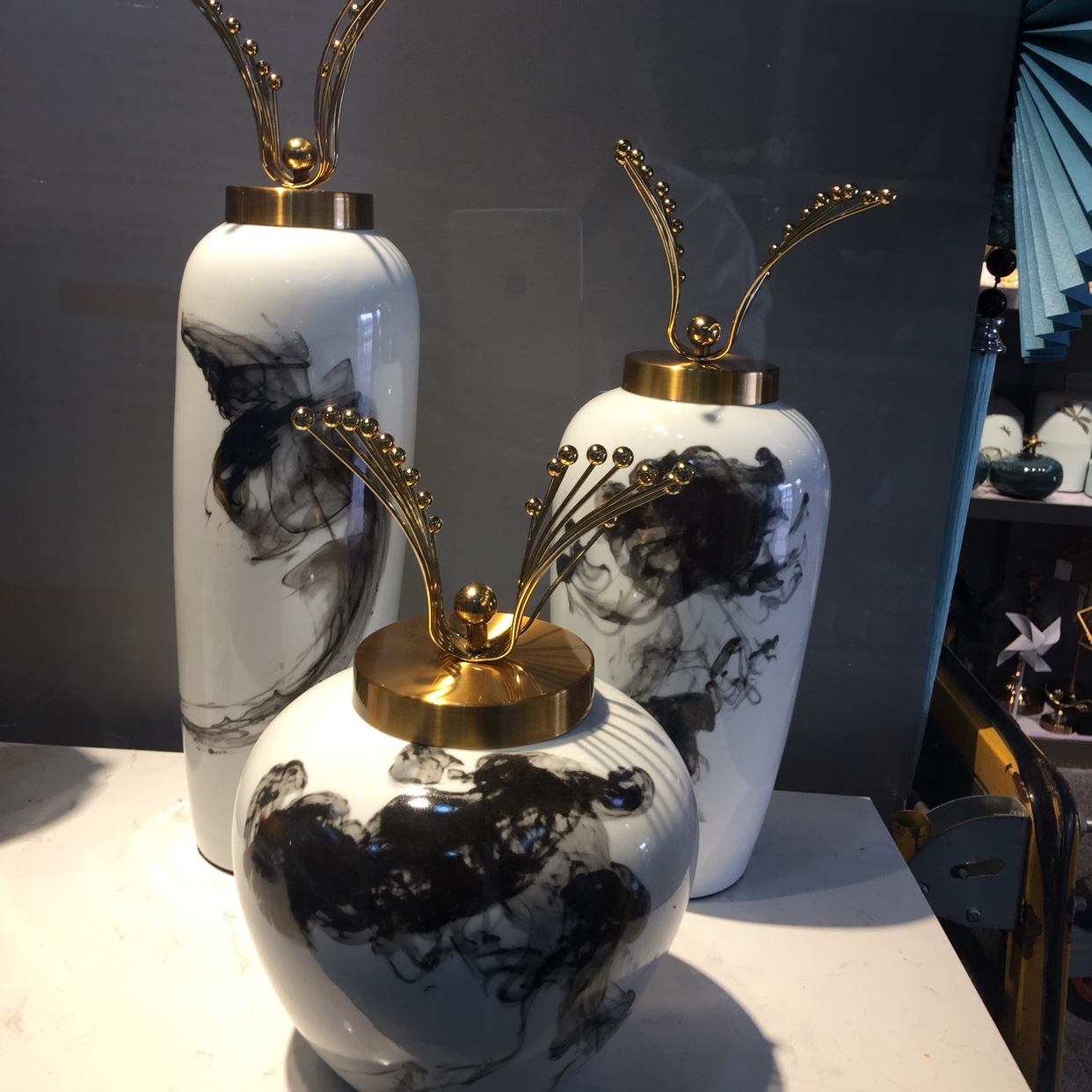 New Chinese-style craft ornaments and modern light luxury tlowlo hotel clubs can all display ceramic products that will never go out of style for many years