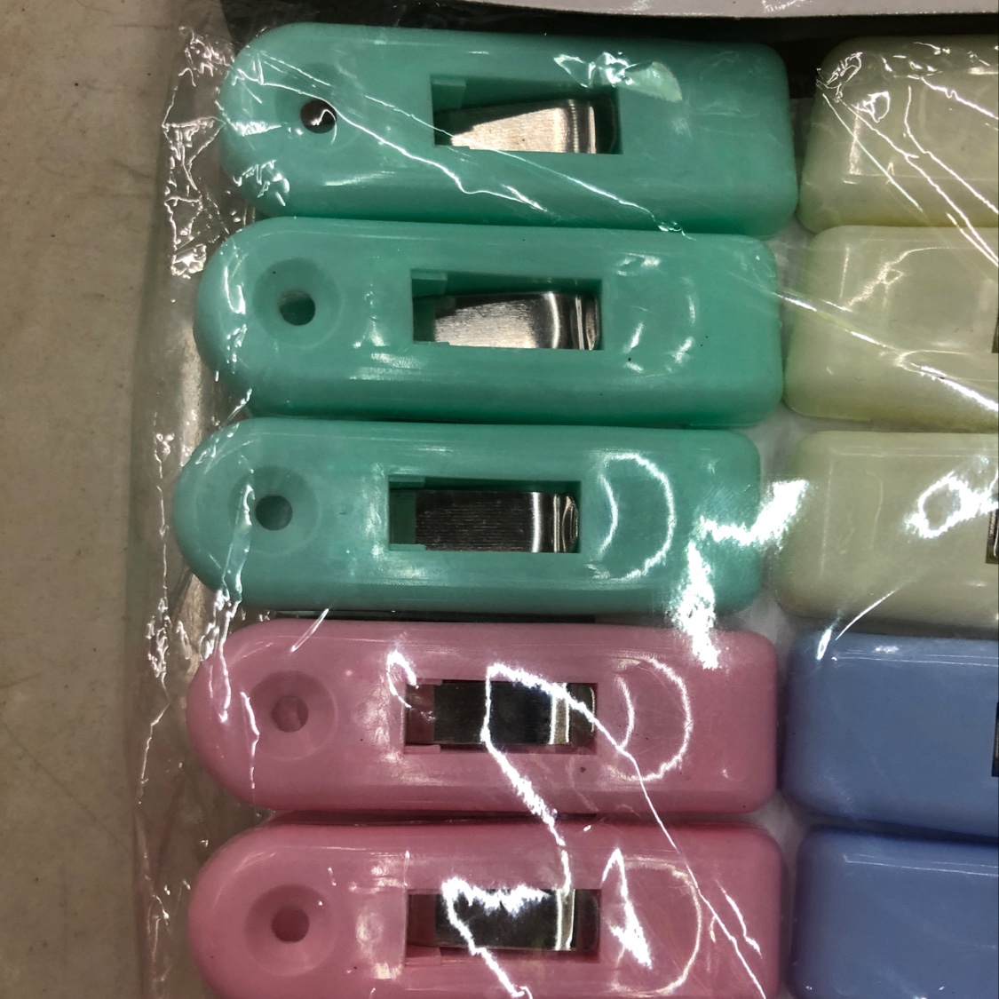 实用衣夹产品图