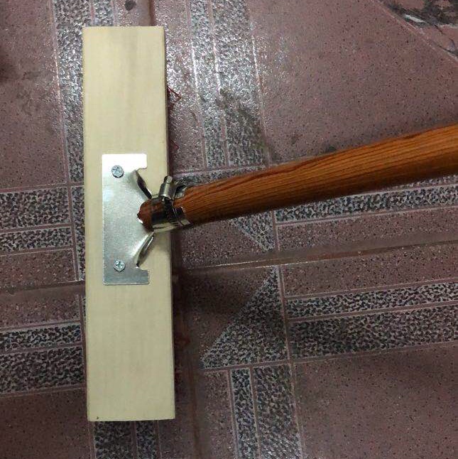 Floor brush with wooden iron handle thumbnail