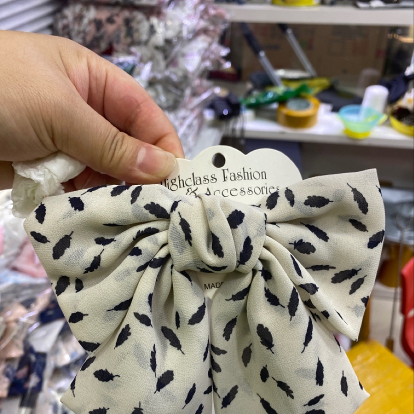Chiffon bow thumbnail