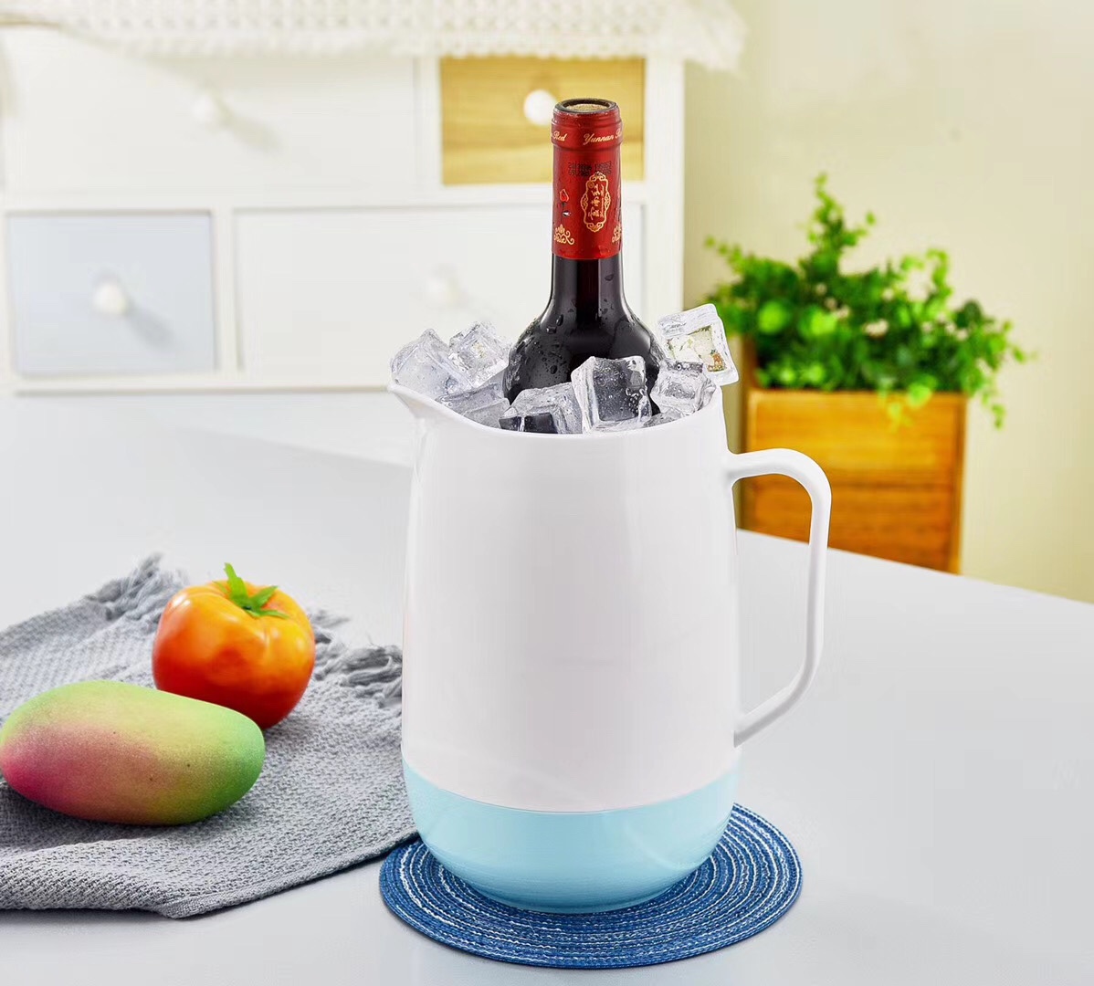 Double-layer insulated catering pot Item Picture