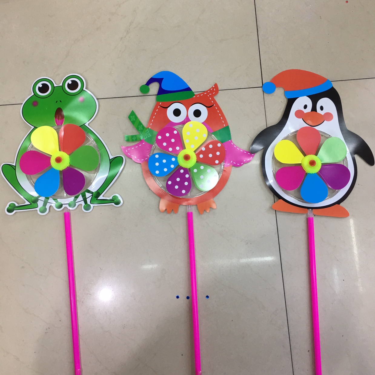 Juguetes de molinos de viento para niños molinos de viento de plástico molinos de viento de dibujos animados decoración accesorios de buggy 1559-9 Item Picture