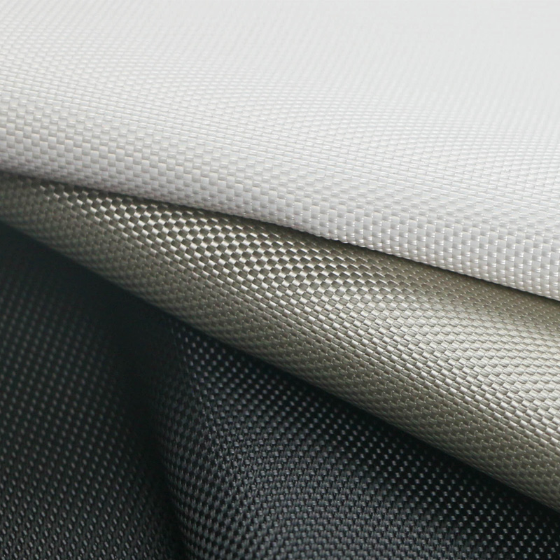 The 1680D double-strand pvc mirror-finished plain weave polyester Oxford cloth bag fabric in stock can be made waterproof and environmentally friendly to European standards detail image 3