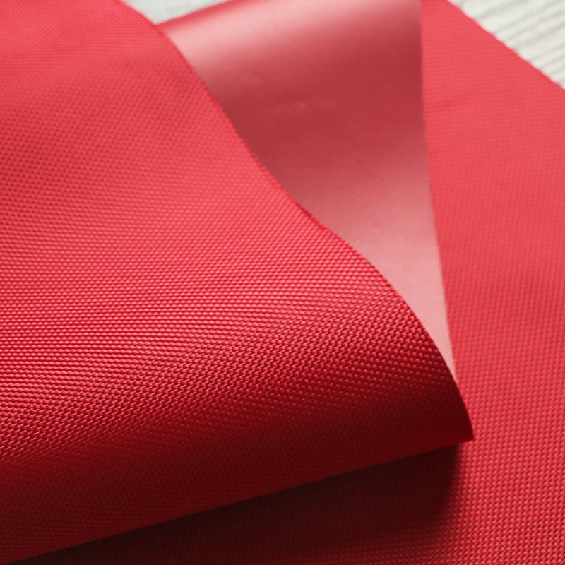 The 1680D double-strand pvc mirror-finished plain weave polyester Oxford cloth bag fabric in stock can be made waterproof and environmentally friendly to European standards detail image 4