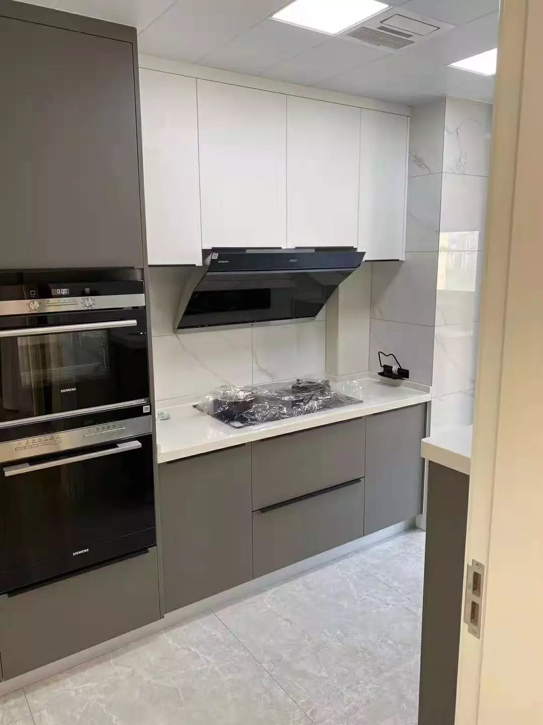 Yishabera all-aluminum home kitchen cabinets, wardrobes, wine cabinets, antique display stands, decorative cabinets, modern and simple new Chinese style light luxury undefined