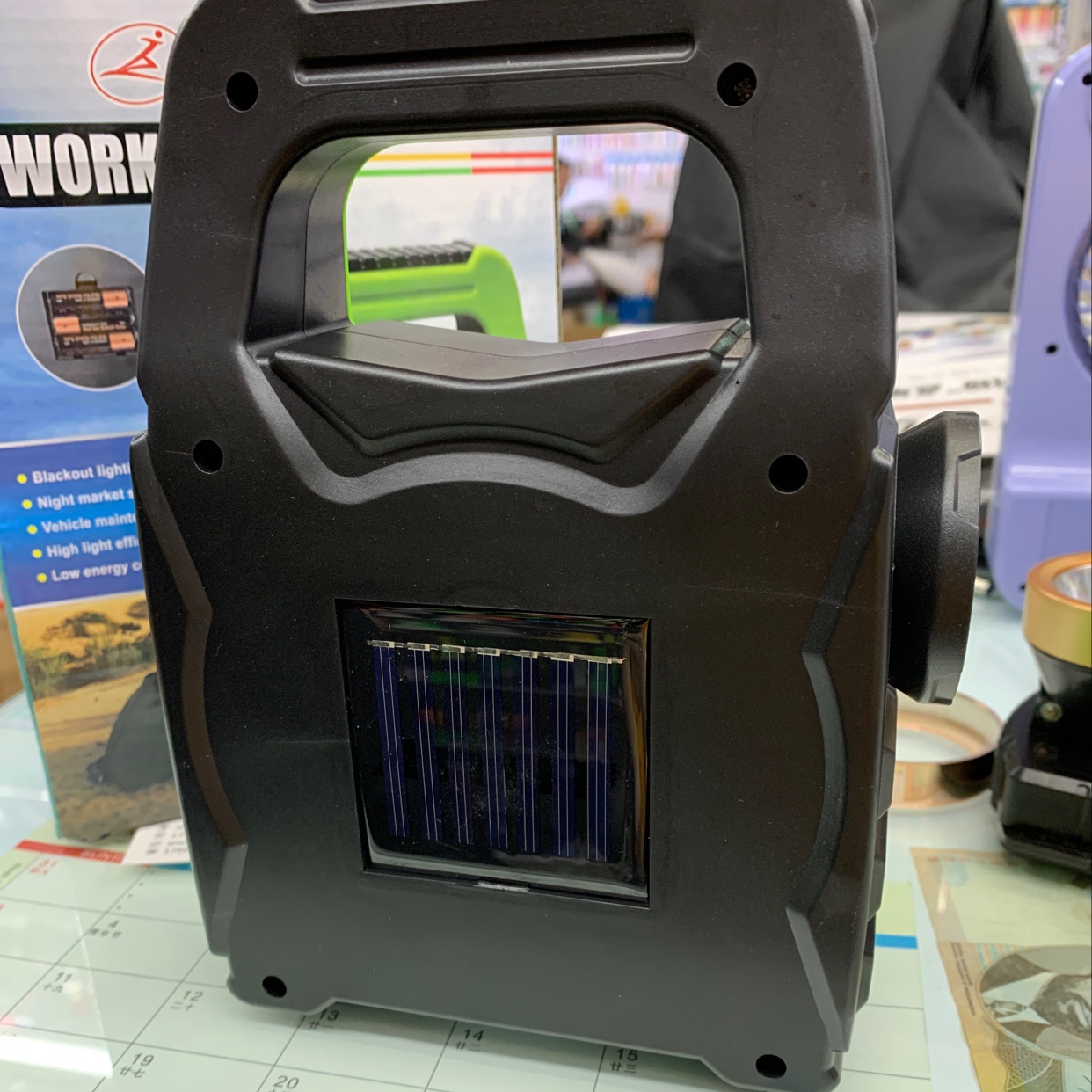 太阳能灯细节图