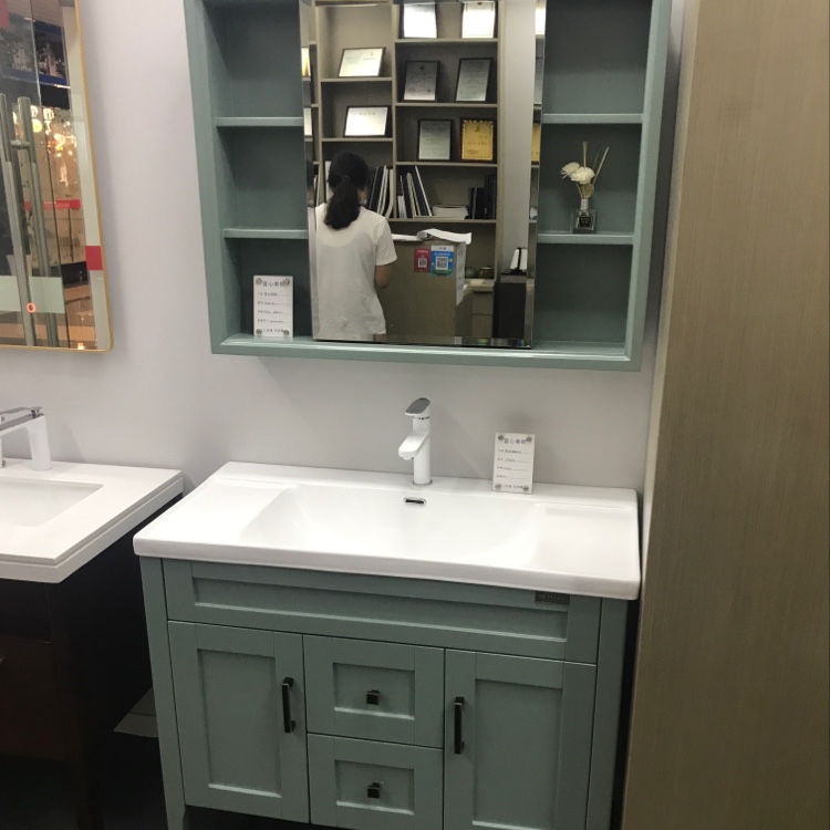 The 1-meter-long bathroom cabinet does not include the faucet details Picture