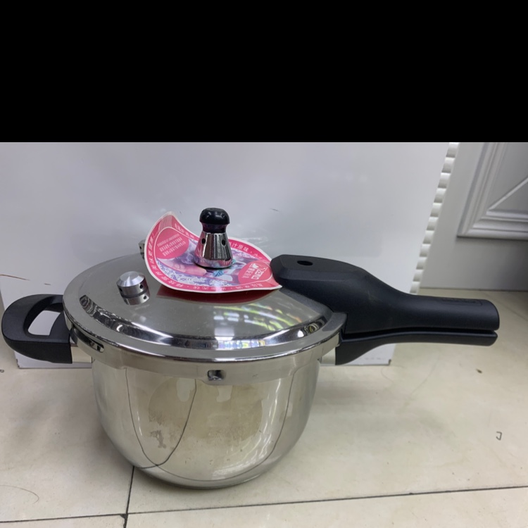 Stainless steel pressure cooker thumbnail