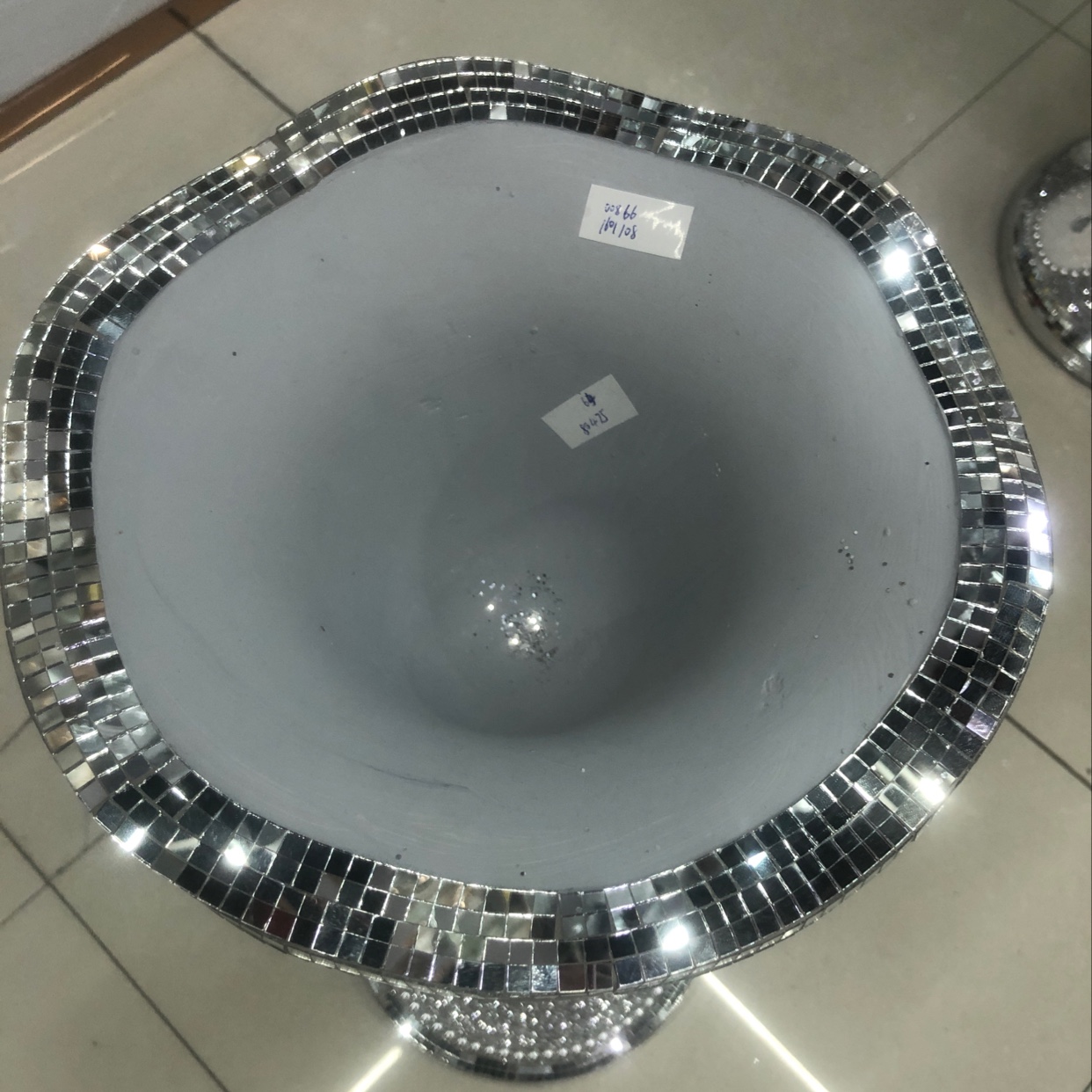 Scatter drilling magnesium oxide vase process layout suitable for household appearance atmosphere details Picture