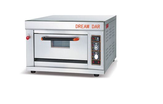A layer of two plates of gas oven baking oven gas oven bread pizza cake