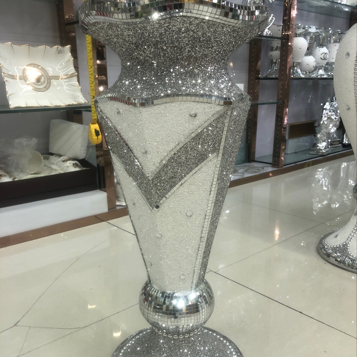 Scatter drilling magnesium oxide vase process layout suitable for household appearance atmosphere Specification drawing