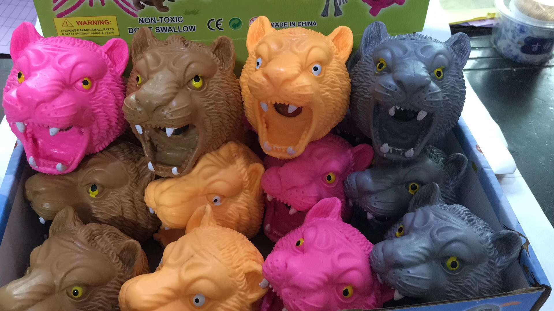 Vent animals, trick toys thumbnail
