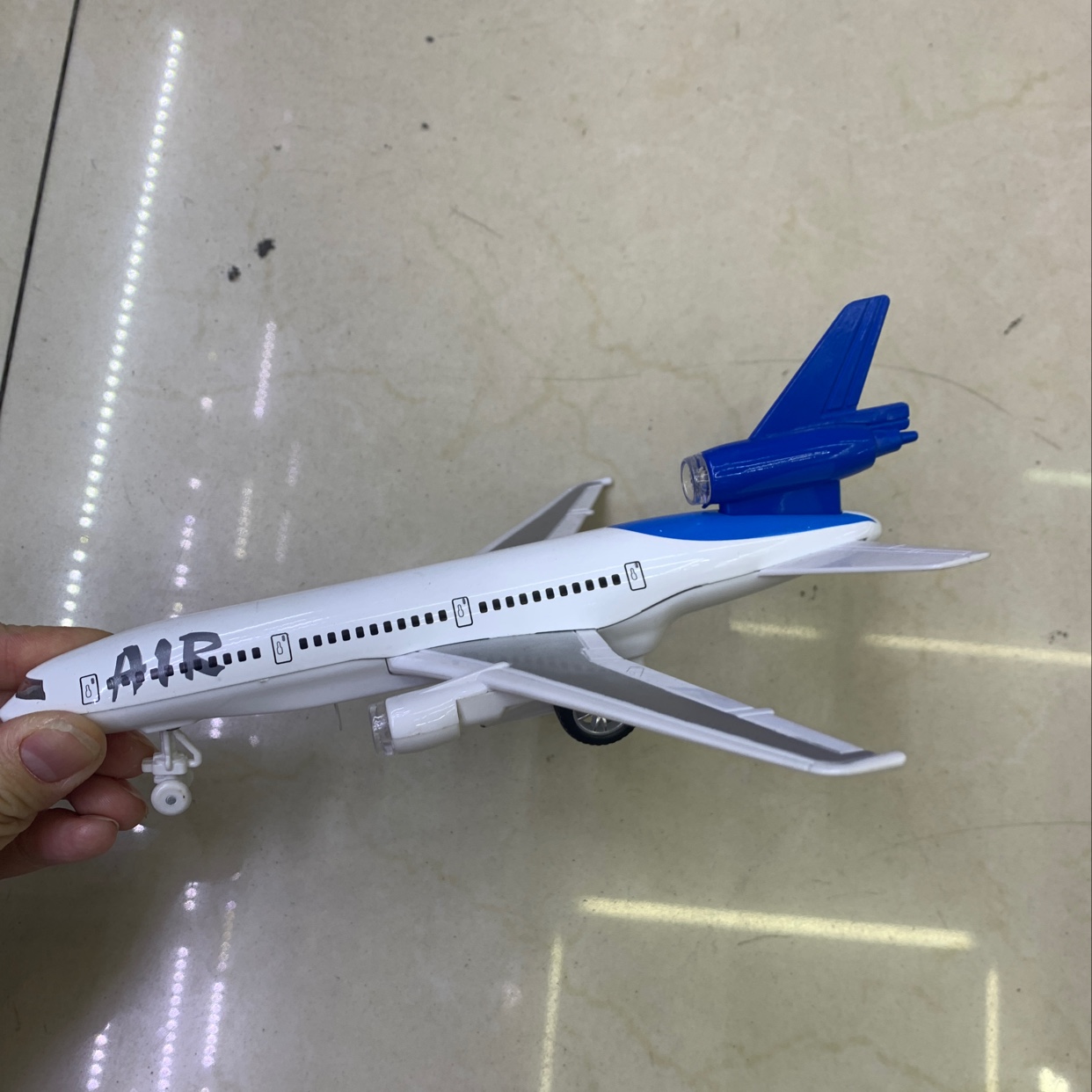 "Airplane" details Picture