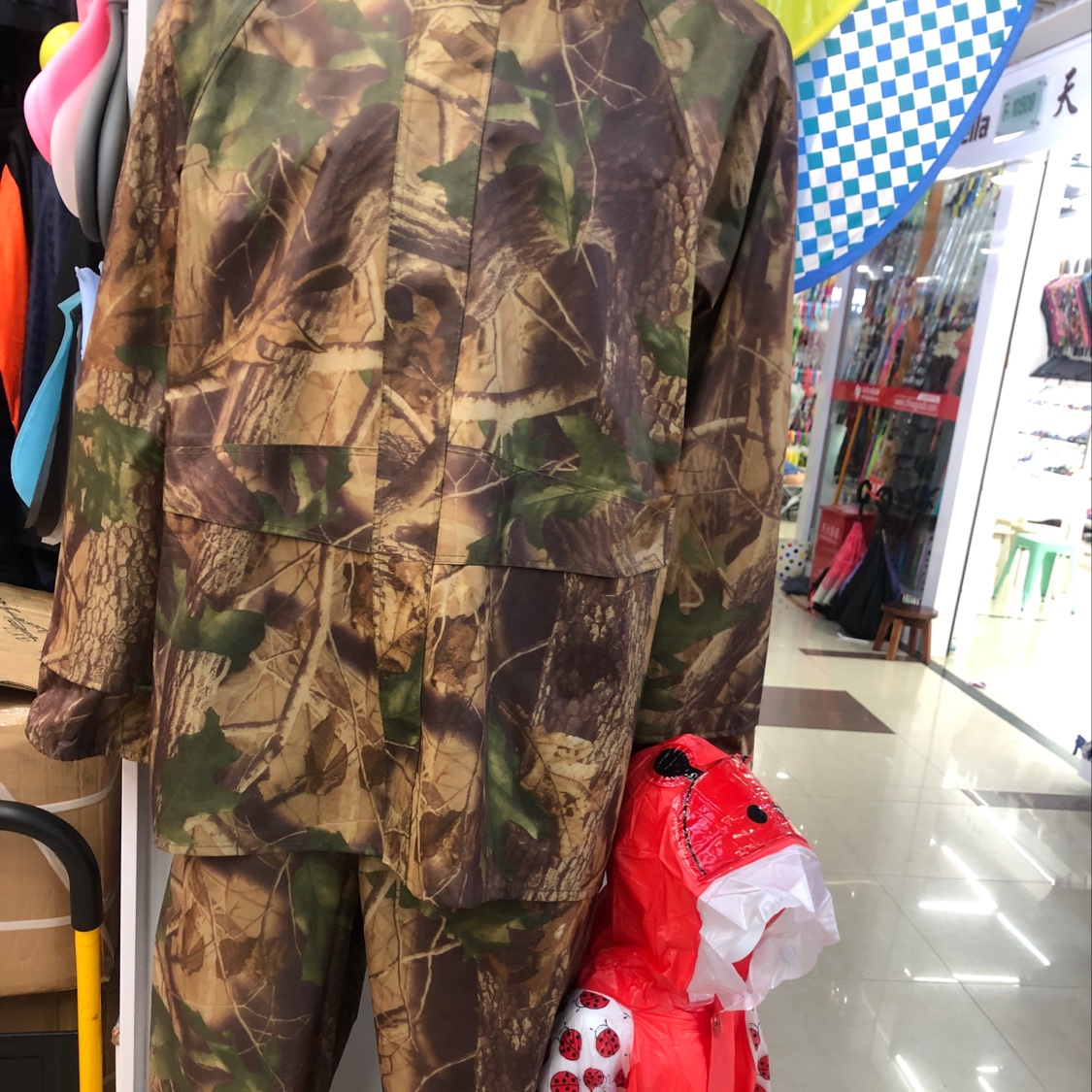 迷彩套装雨衣产品图