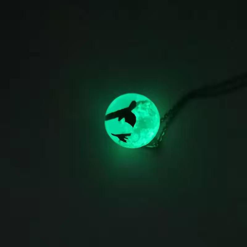 Blue sky, white clouds, bird noctilucent necklace Application Scenario
