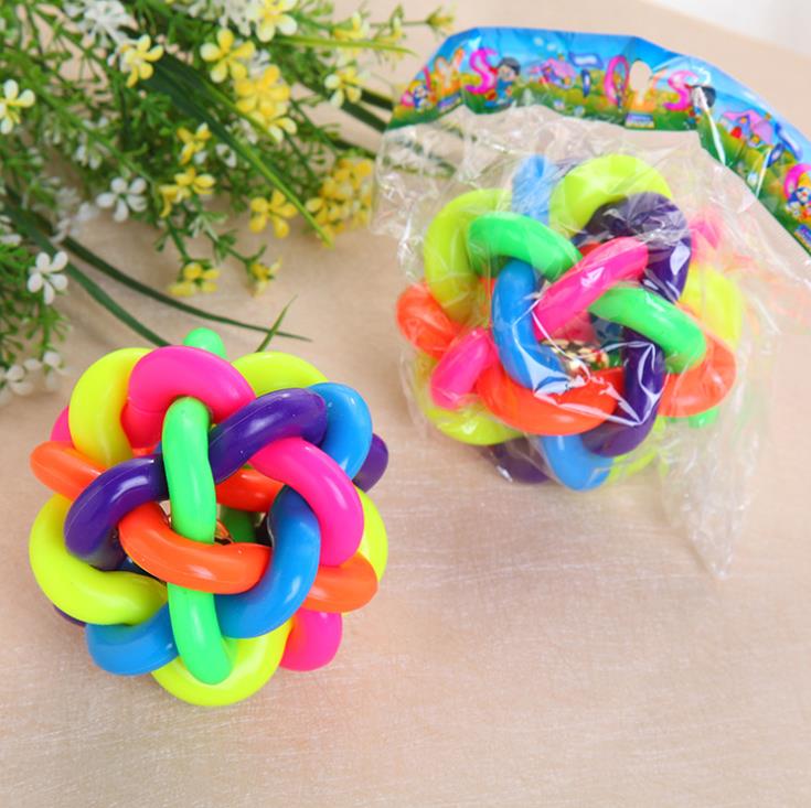 外贸爆款中号彩虹球8.5cmTPR宠物玩具铃铛发声彩色编制球厂家批发图