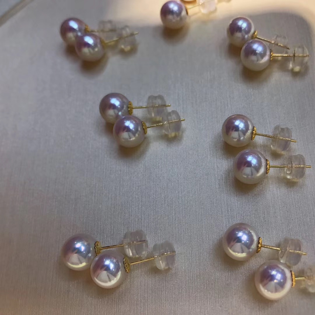Natural freshwater pearl 18K earring stud thumbnail