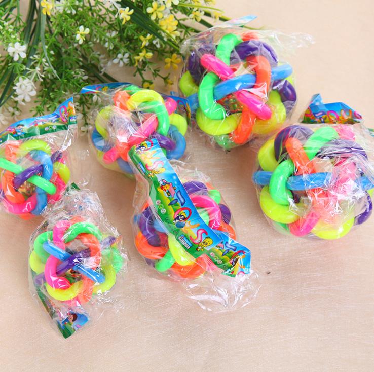 Manufacturers wholesale pet toys 6.5cm colorful bell ball hand-woven environmental protection rainbow ball cat and dog toy ball Specification drawing