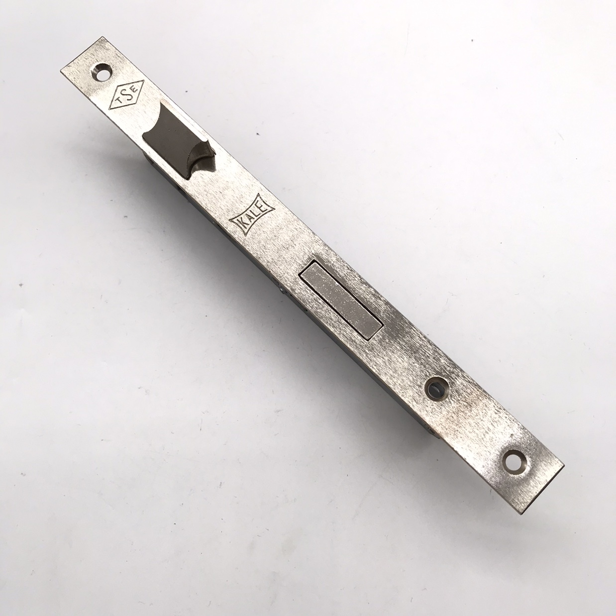 Shuzan high-quality brand shackle computer office desk wiring box dedicated door lock core accessories are safe and stable, with a complete range of models and lock cores Application Scenario