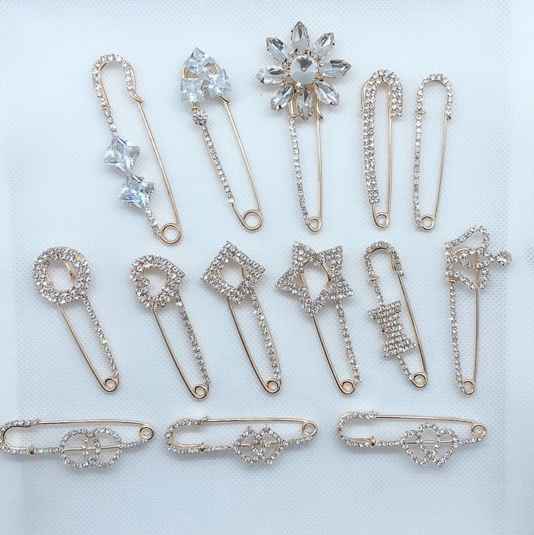 A brooch thumbnail