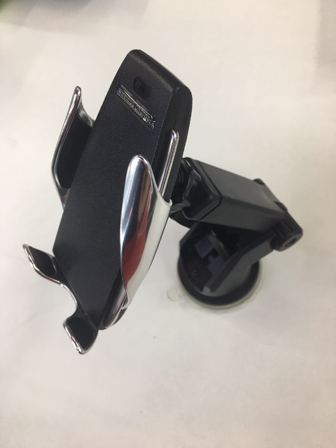 The auto charger for the on-board S5 wireless charger mobile phone stand is a hot seller