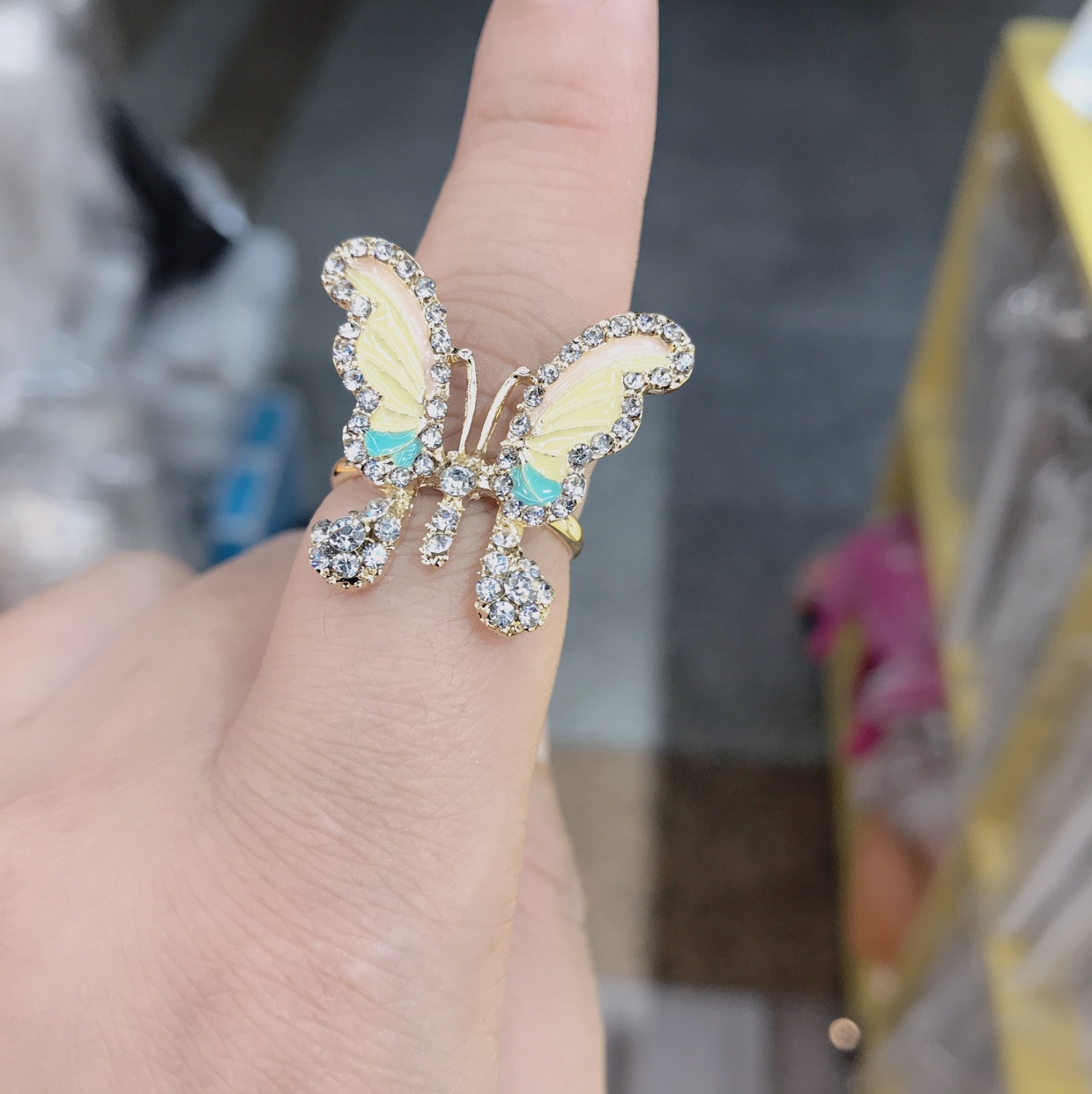 Personalized colorful butterfly rings Application Scenario