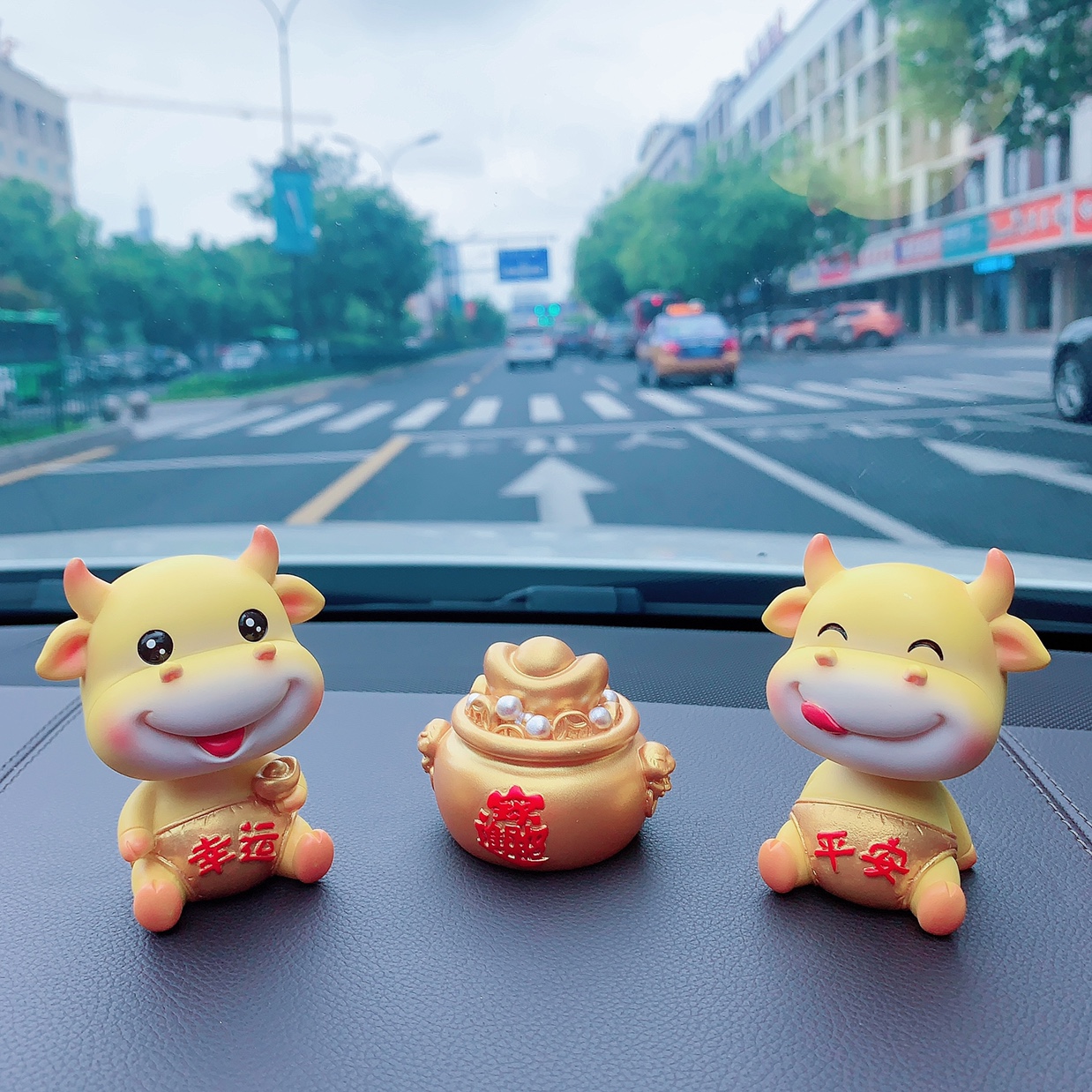 A large-sized Niu Xiaobao figurine for the Year of the Ox Item Picture