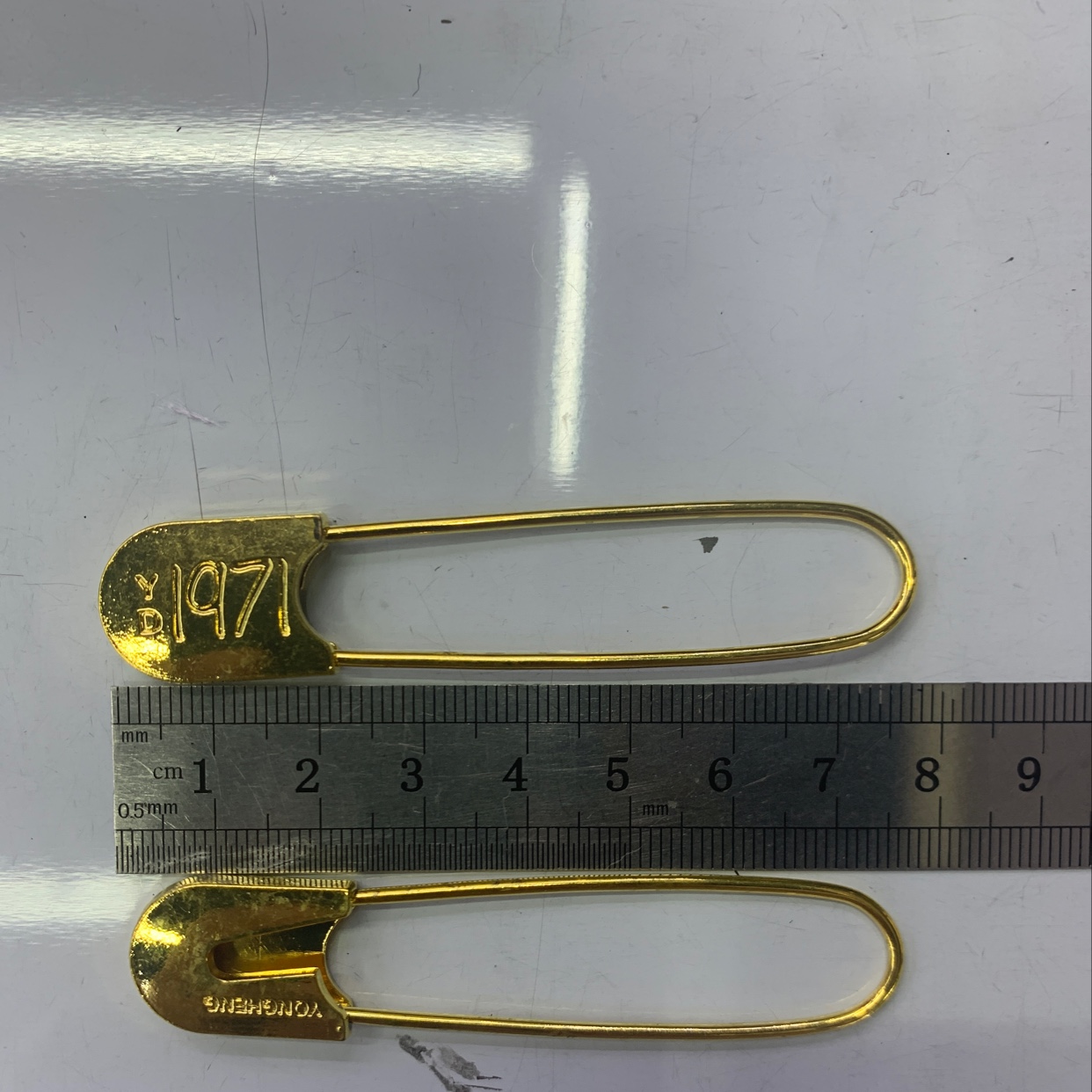 Metal pins thumbnail