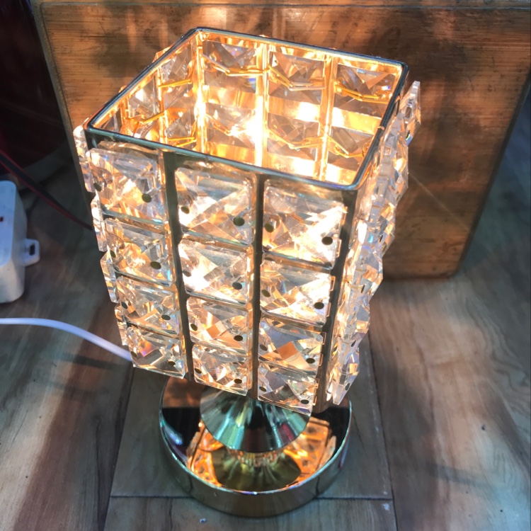 感应灯触摸台灯学生礼品创意台灯简约台灯产品图