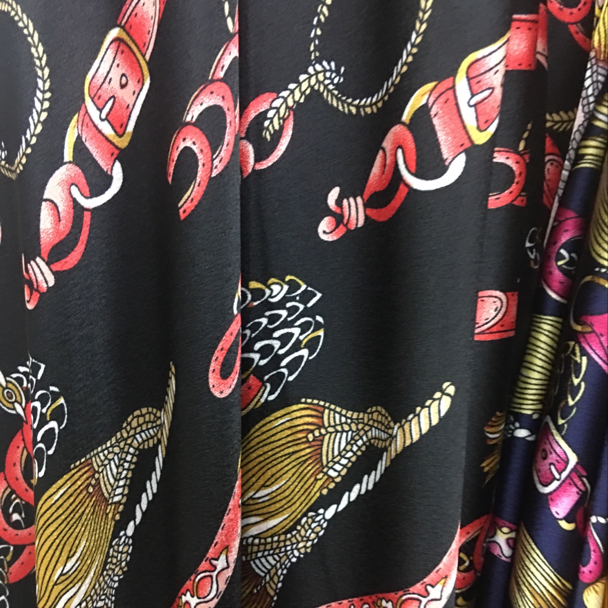 缎面仿真丝款式新颖用于制作服装围巾头饰