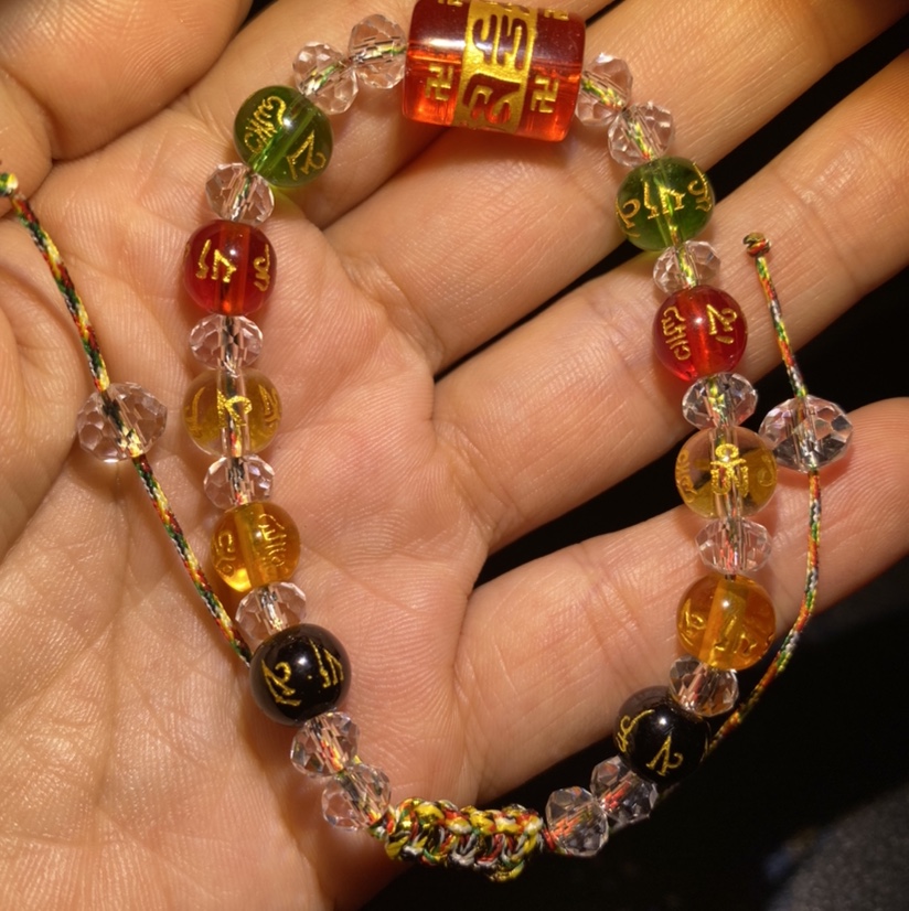 水晶手链璀璨闪耀 饰品女士弹簧手链 时尚水晶手串 精致手链装饰品 美丽手腕的点缀