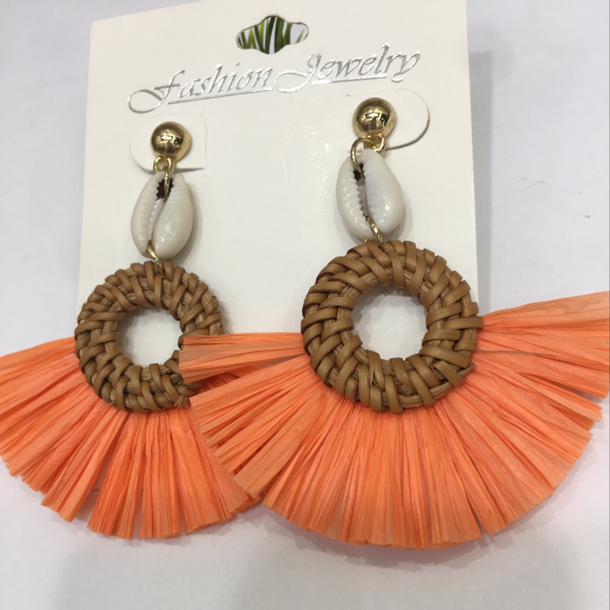 Seaside vacation and leisure rattan woven fashionable grass shell earrings Specification image