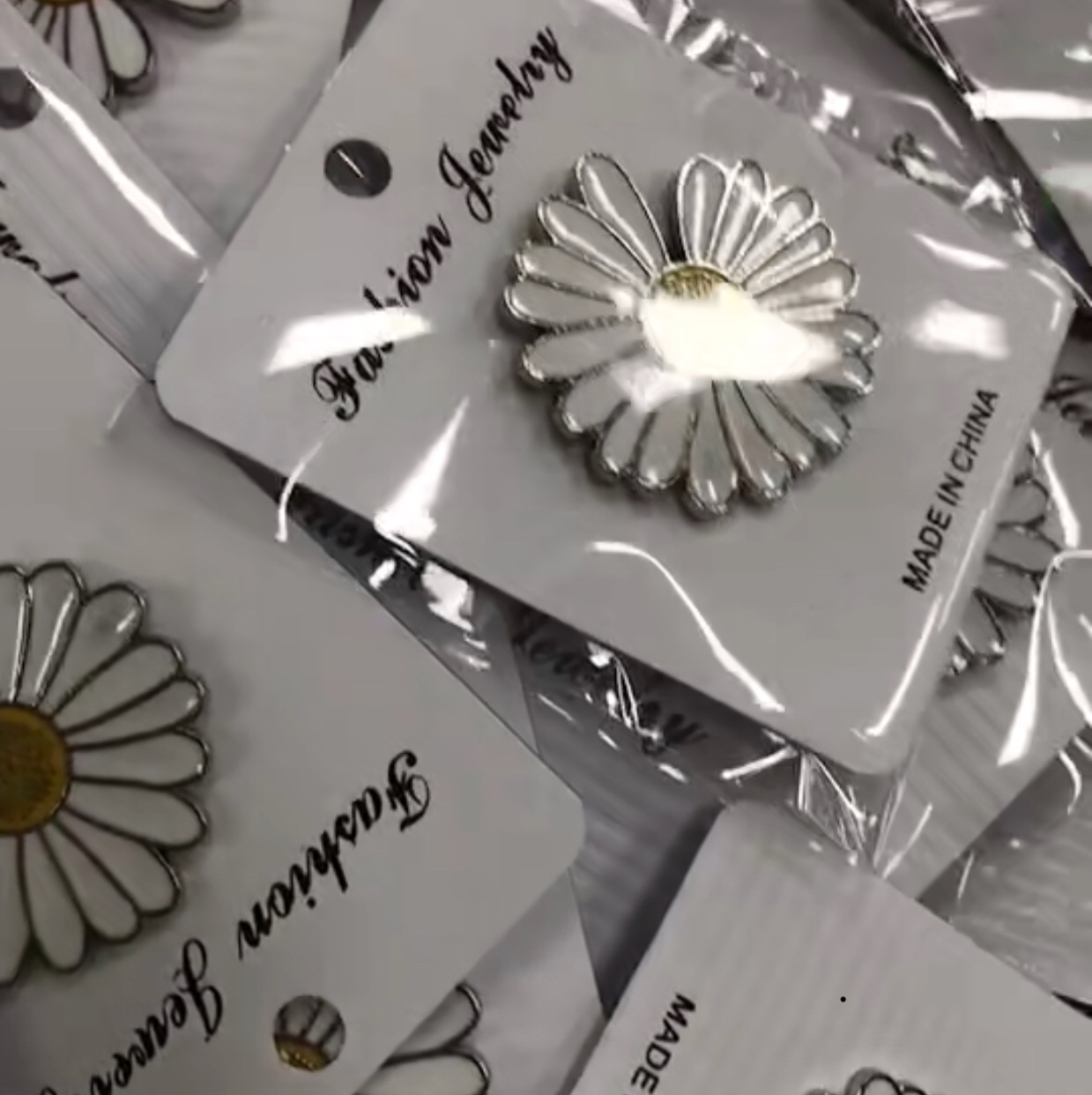 权志龙同款GD装饰纽扣衬衫衬衣防走光胸针百搭暗扣扣子雏菊免钉扣图