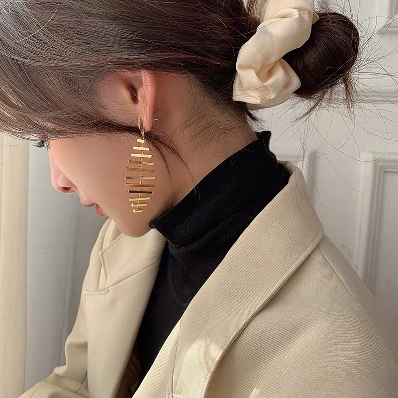 The new Korean version of the earrings in 2020 metallic fishtail Smart 925 silver needle earrings electroplating real gold manufacturers direct thumbnail