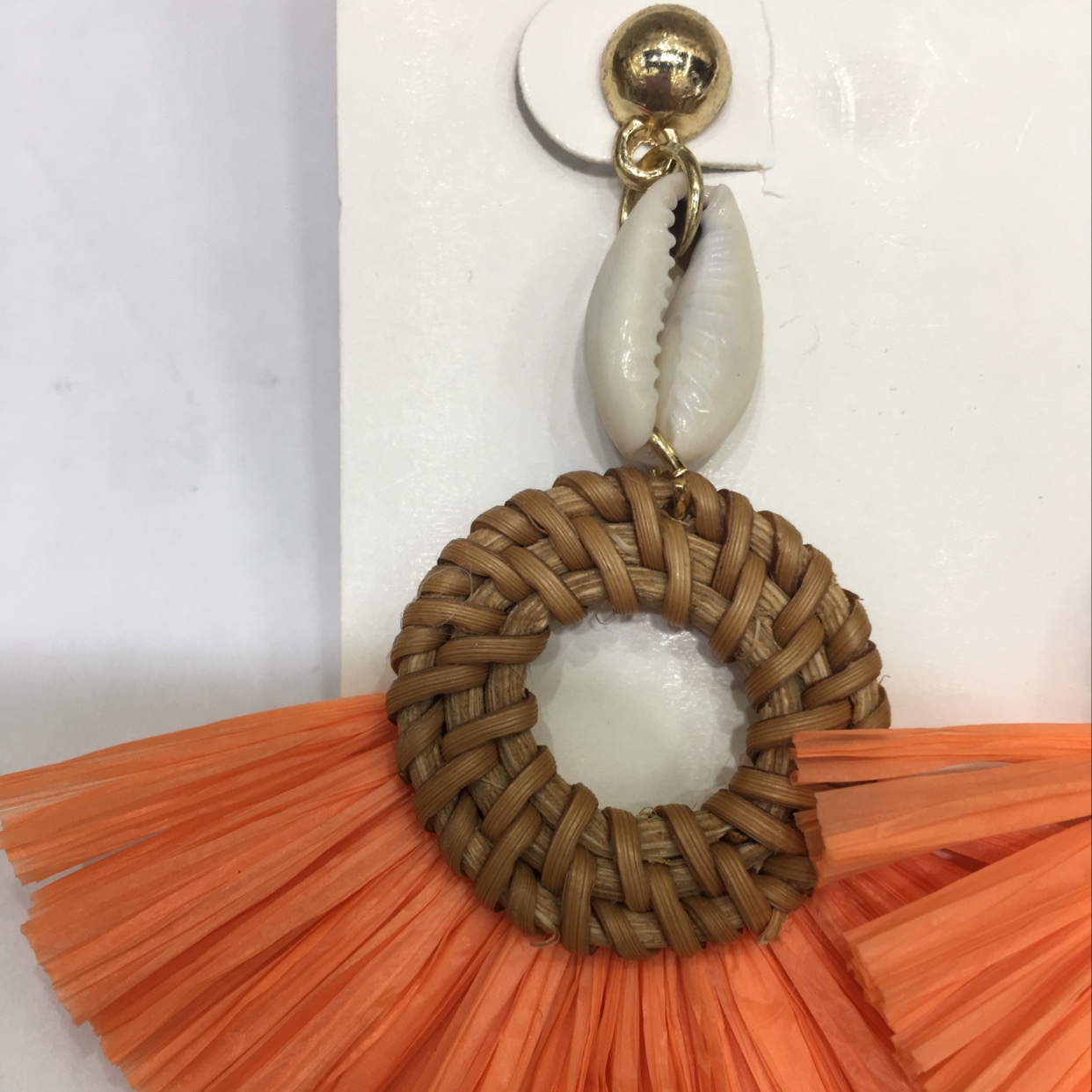 Seaside vacation and leisure rattan woven fashionable grass shell earrings Application Scenario