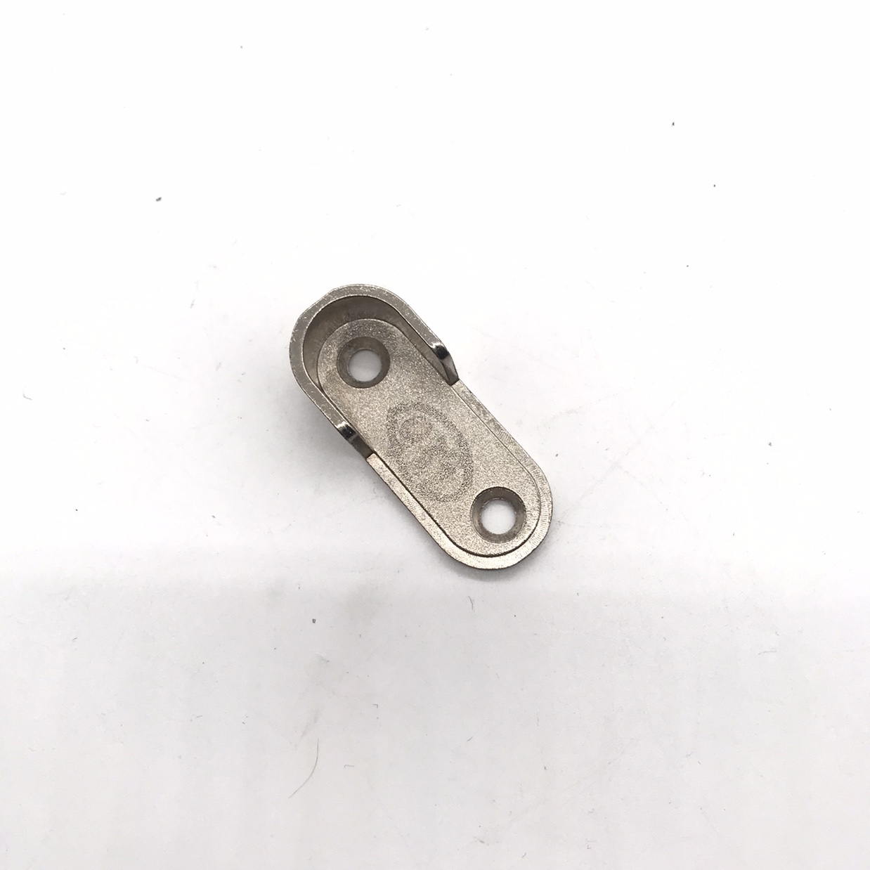 The Shuzan constant pressure valve is compatible with 16mm pipe clothes through seat, 2-hole zinc alloy clothes hanging rod, roller and wardrobe flange seat, which is durable Application Scenario