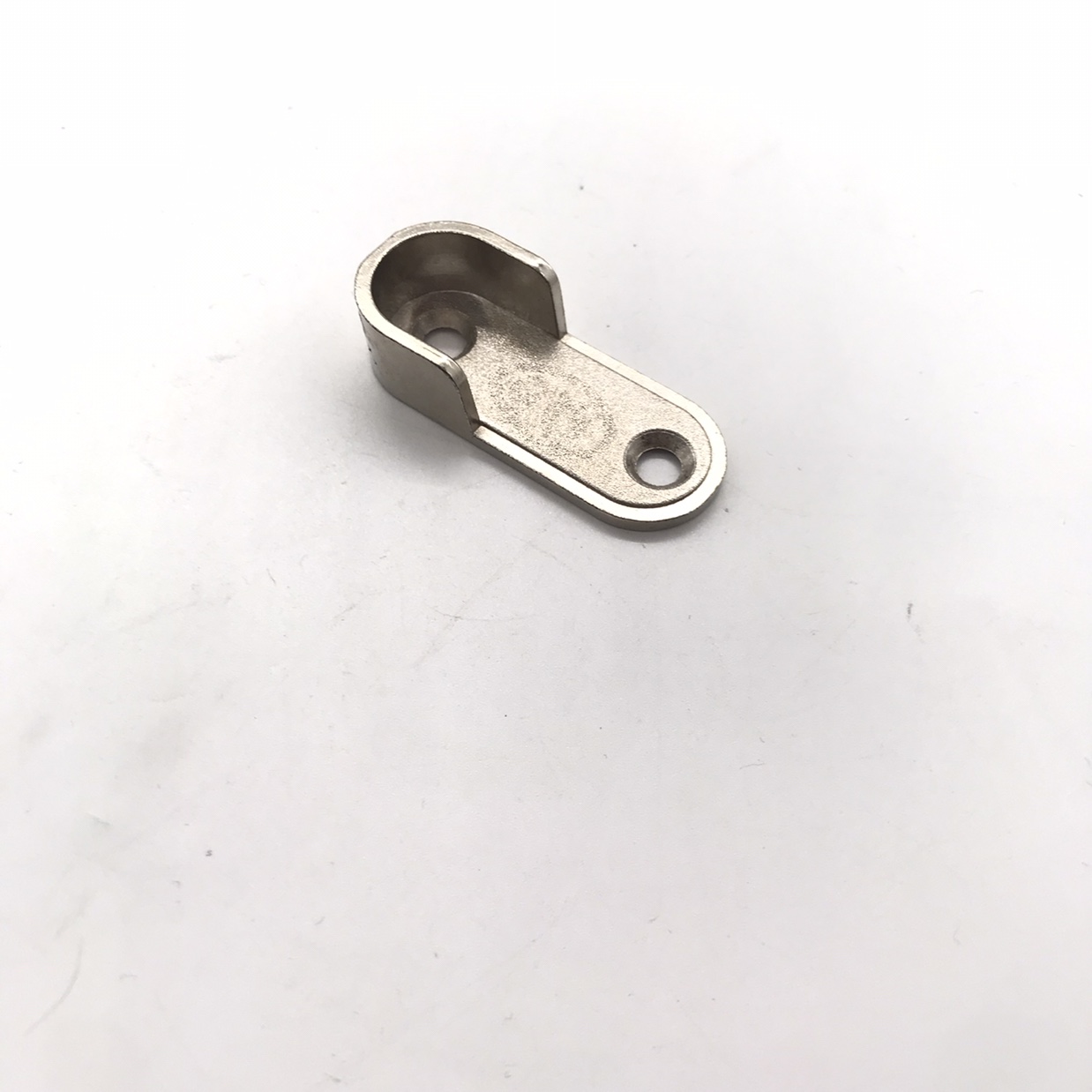 The Shuzan constant pressure valve is compatible with 16mm pipe clothes through seat, 2-hole zinc alloy clothes hanging rod, roller and wardrobe flange seat, which is durable