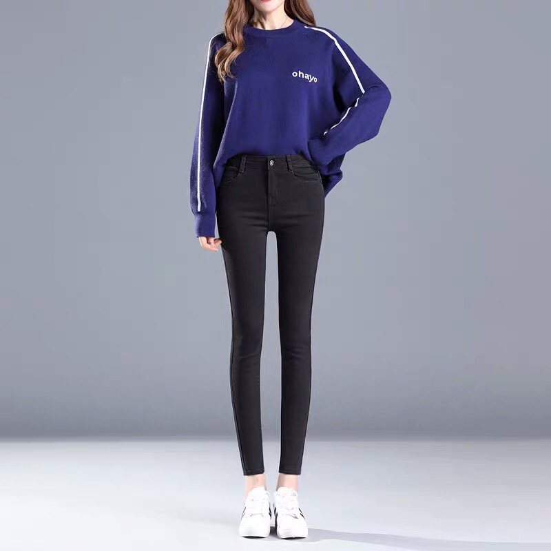 Versatile ripped jeans Application Scenario