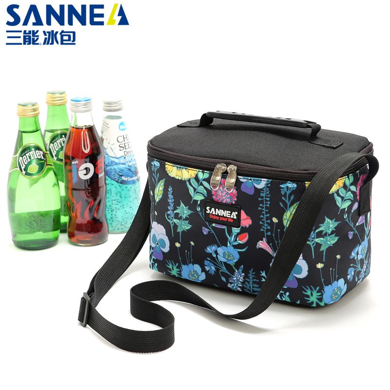 SANNE's new lunch bag, hand-held waterproof bento bag, creative insulated bag, cartoon outdoor picnic cold preservation bag Application Scenario