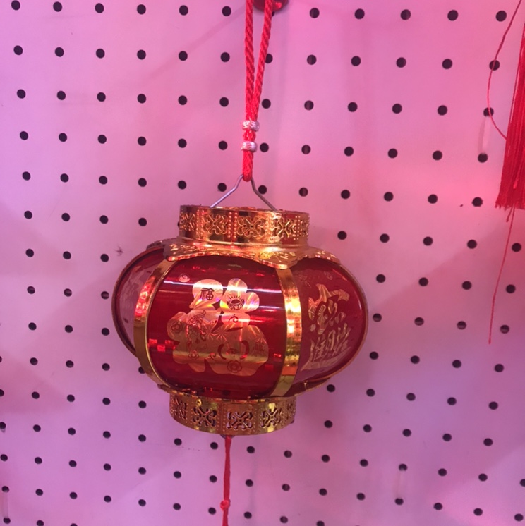 手提六角红灯笼